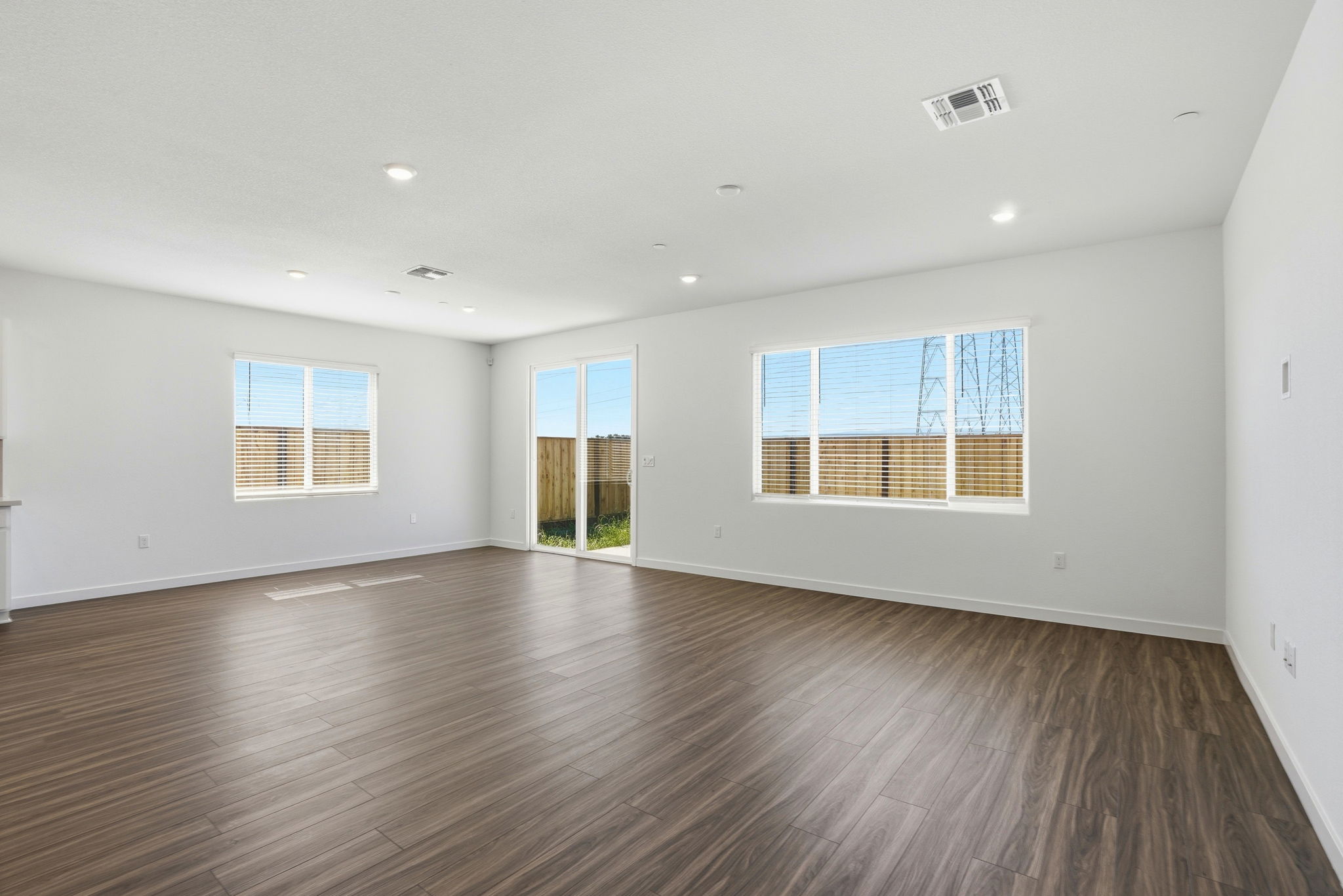 A room with a wood floor and windows.