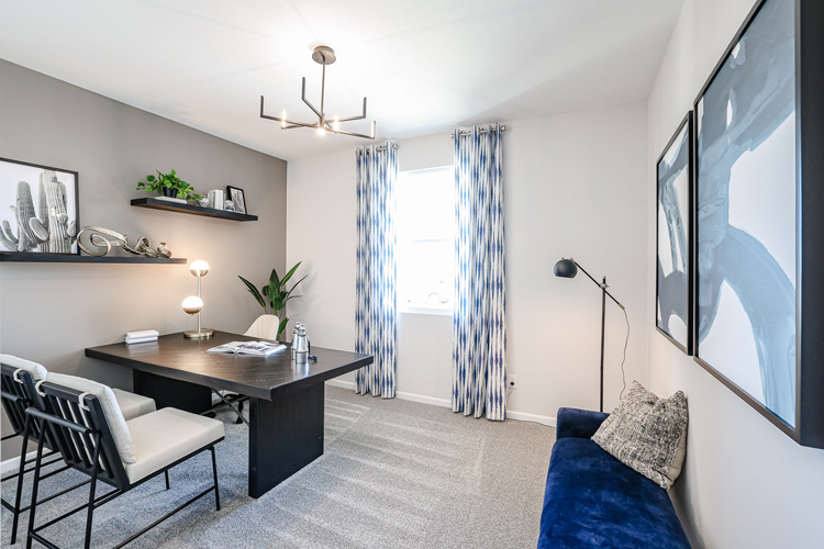 A room with a desk and chairs.