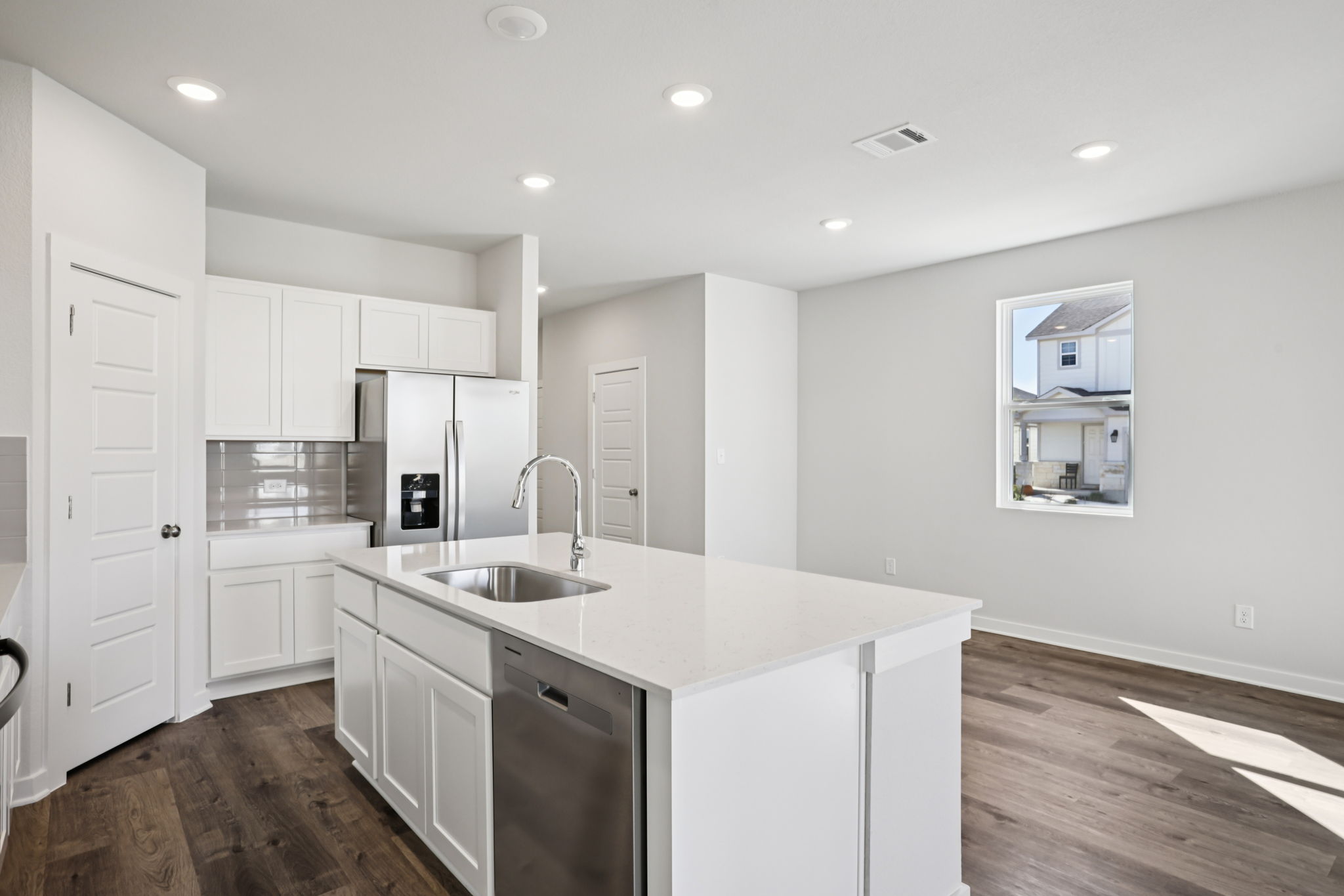A kitchen with white cabinets.