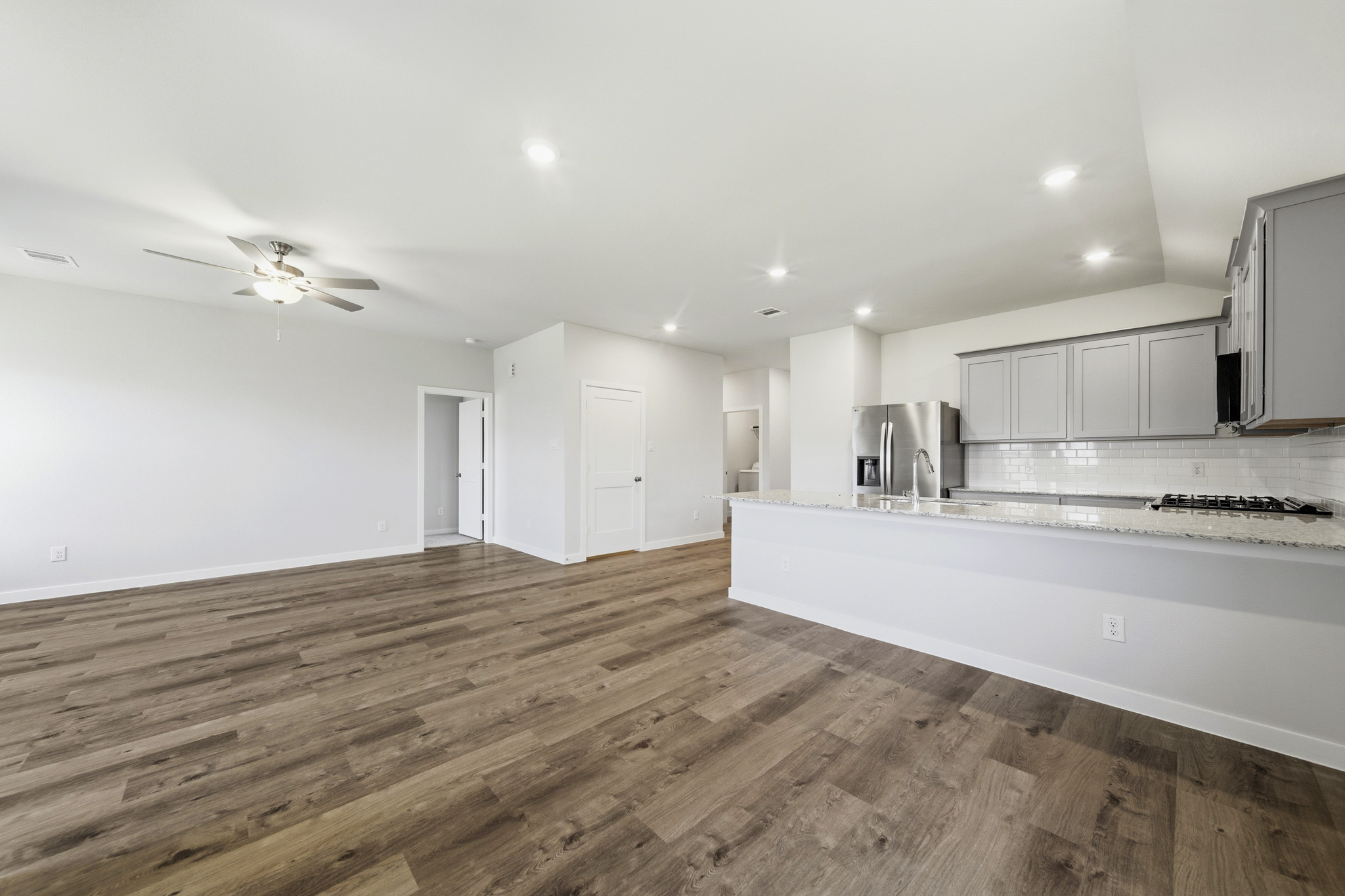 A kitchen with white cabinets.