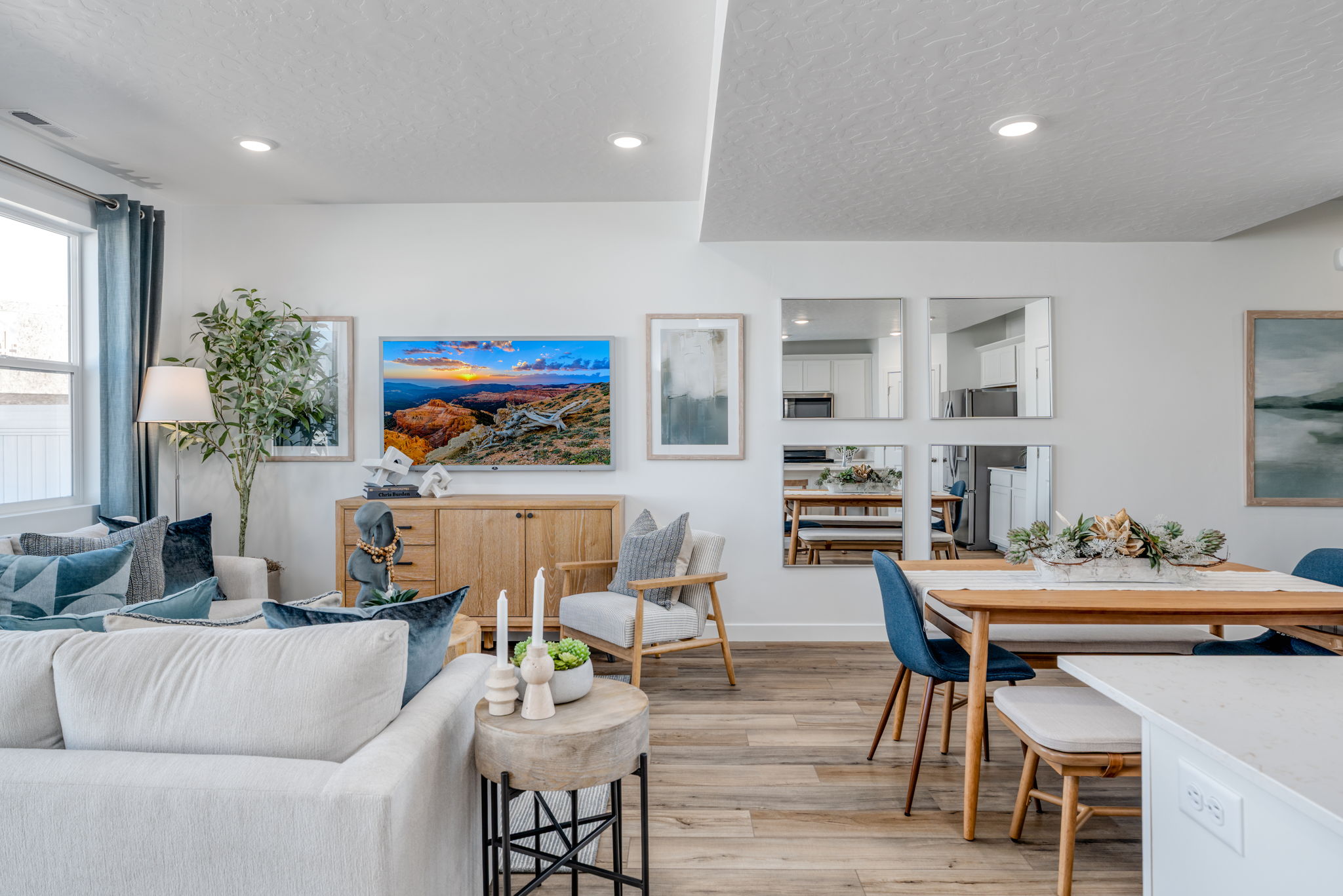 A living room with a table and chairs.